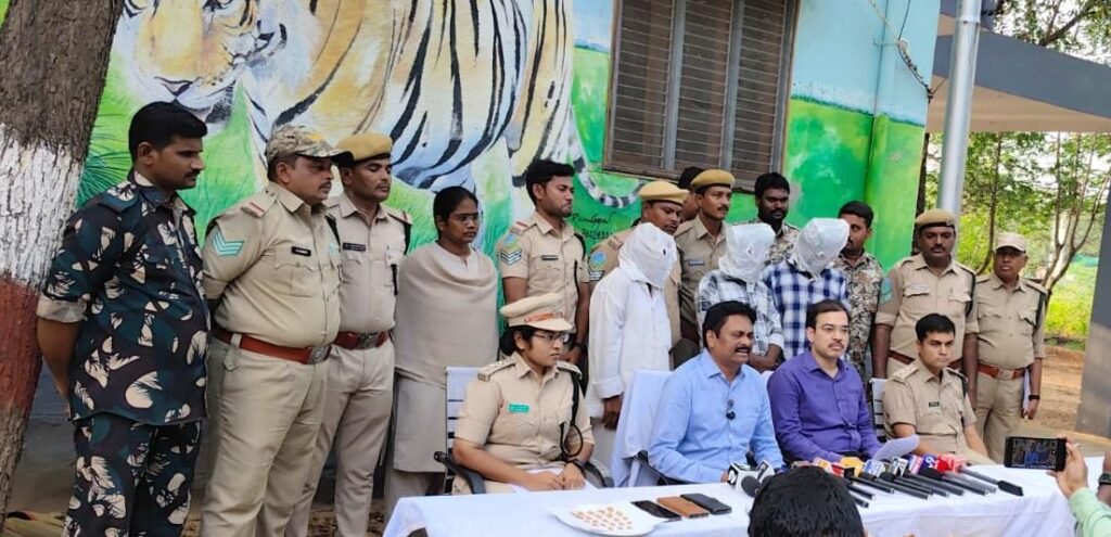 వన్యప్రాణుల చర్మాల స్మగ్లింగ్‌ ముఠా గుట్టురట్టు