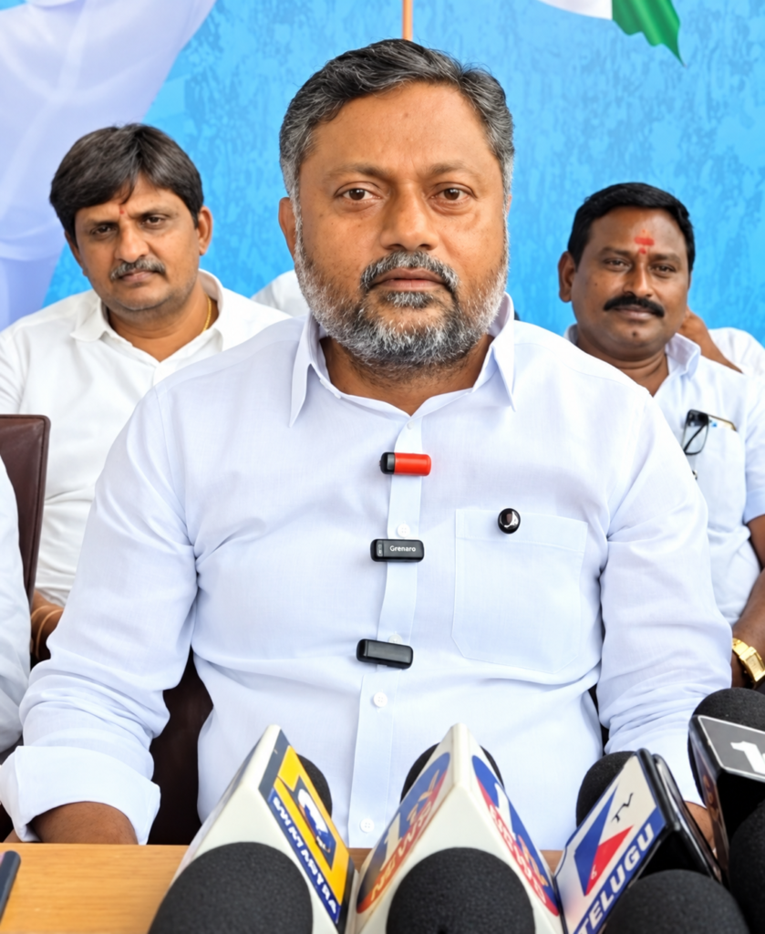 బీసీల సమస్యలపై పోరాడకుండా రాజకీయ ఆరోపణలు చేయడం సరికాదు