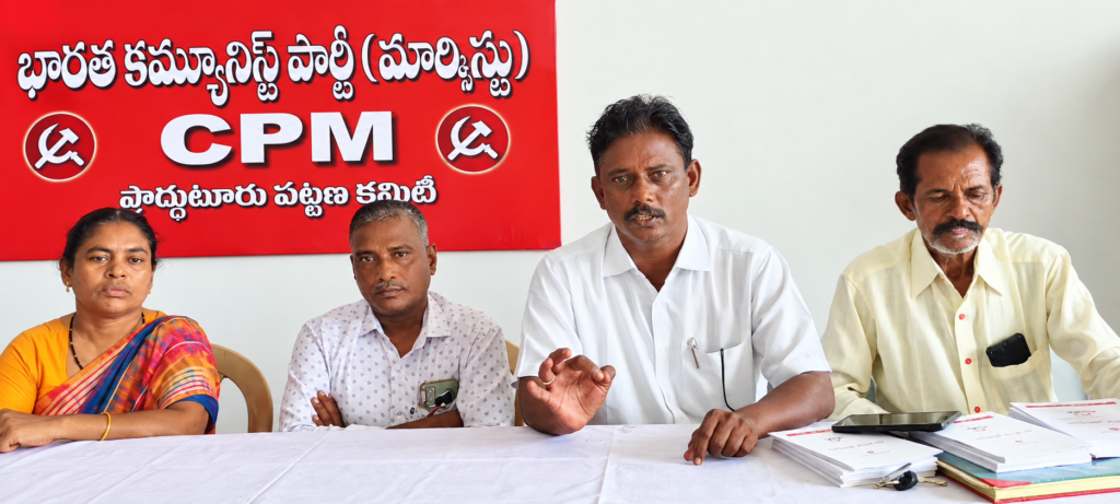 జగనన్న ఇళ్ల నిర్మాణాలు వెంటనే పూర్తి చేయాలి