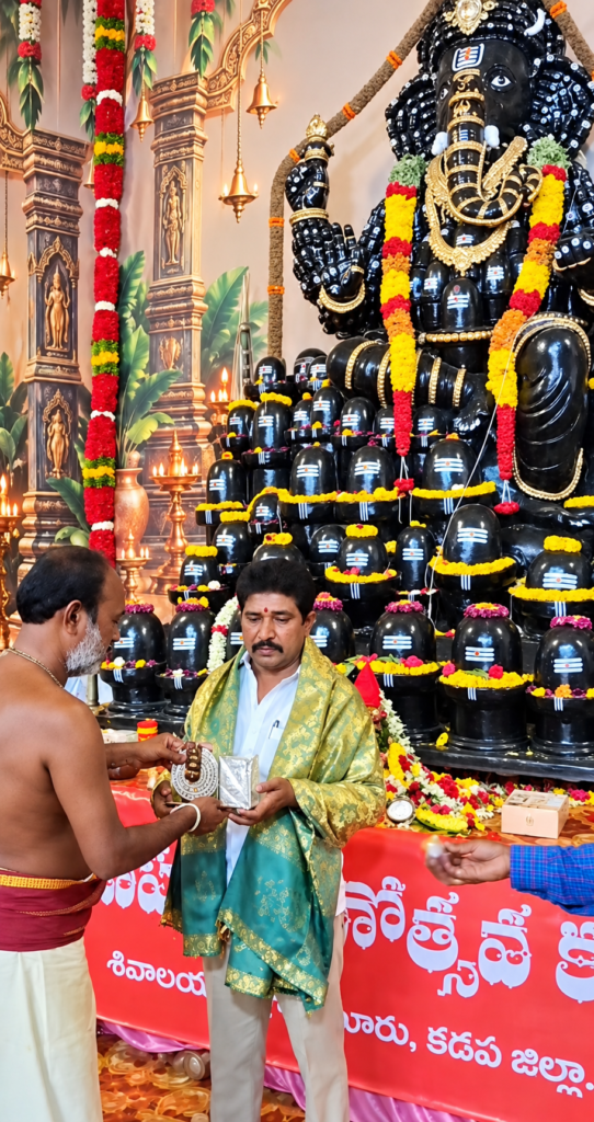 శివాలయం గణపతి ఉత్సవాల్లో పాల్గొన్న టౌన్ బ్యాంక్ చైర్మన్ బొగ్గుల సుబ్బారెడ్డి