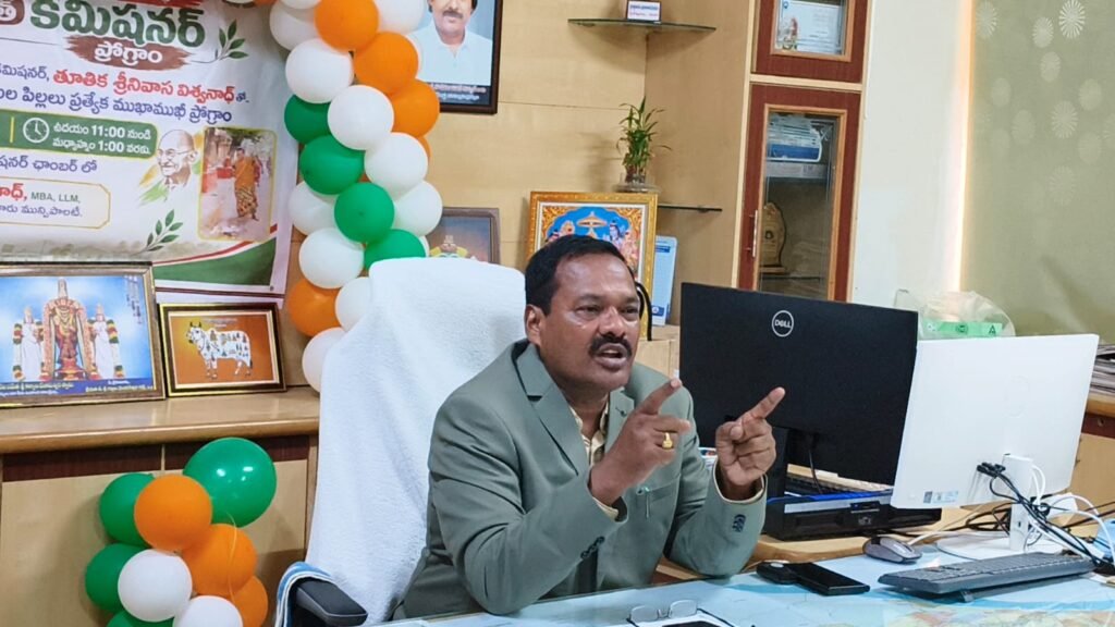పారిశుధ్య కార్మికుల పిల్లల కోసం ‘కాఫీ విత్ కమీషనర్’