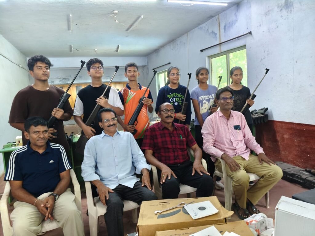 ఉత్సాహంగా జిల్లాస్థాయి రైఫిల్ షూటింగ్, ఫెన్సింగ్ పోటీలు