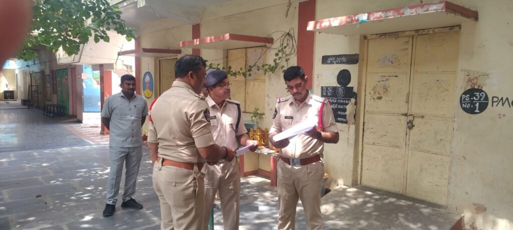 మున్సిపల్ ఎన్నికల నేపథ్యంలో పోలింగ్ కేంద్రాల పరిశీలన